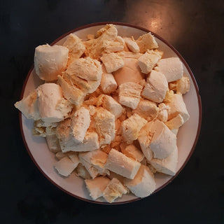 Bolo vegano de puba (mandioca fermentada) com coco e goiabada